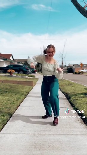 Master Retro Dance Moves with Fun Groovy Tips