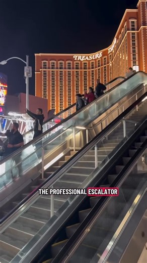 Loni Love on Instagram: "Unbelievable… You’re not allowed to stop and watch the Las Vegas Formula One Grand Prix without a ticket and stopping in a pedestrian walking zone or on a bridge with a view will get you a ticket, a fine or worse trouble. A few locals and tourists are circumventing this by utilizing the escalators at Spring Mountain and Las Vegas Blvd outside Fashion Show Mall. As long as you keep moving, security will leave you alone. #vegas #lasvegas #vegasstarfish #f1 #formulaone"