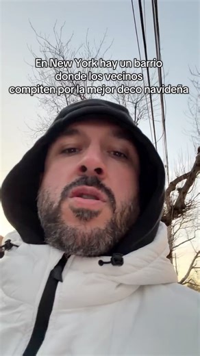 Pepe ⚡️ on Instagram: "Los vecinos en New York tan re manijas con la navidad. Puntajes by nerea obvio 😂"