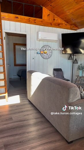 Enough space for everyone, room to slow down, and a lake that brings it all together. 📍 Greenbush, Michigan Save this for your next group trip. 🤩 #lakehuroncottages #michigangetaway #weekendgetaway #lakehuron