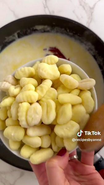 This one is my favourite! #onepandinner #easyrecipe #recipesoftiktok #creamypasta #onepanrecipe