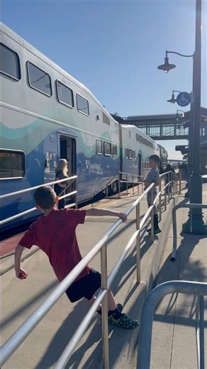 Sounder Train Exits Train Station! 🚆 #railroad #train #railwaycontent #railfan