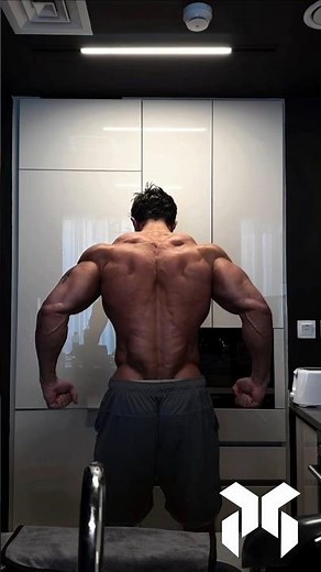 🔥 Insane Back Muscle Flex | Bodybuilder Showing Perfect V-Taper #bodybuilder #back