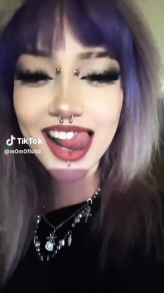 Exploring the WLW Community: Understanding the Trend