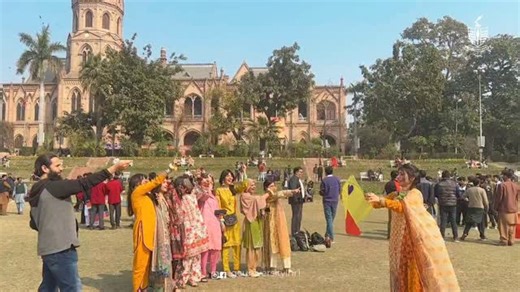 Basant festivities kick off at the GCU Oval Ground as students, faculty and staff celebrate with their families, flying kites and enjoying the vibrant colours of spring throughout the day. The celebrations continue into the evening with live music and other cultural activities. 🪁🎶 | GC University Lahore