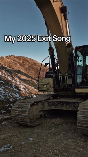 #2025 #exitsong #constructionequipment #heavyequipment #bluecollar #diesel #mechanic #deere #cat