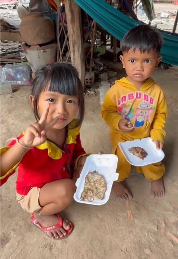クリスマスプレゼント: 貧困スラムの子供たちへ食料支援