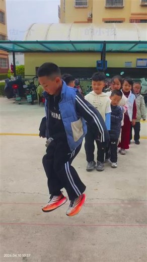 传统跳皮筋练习起来