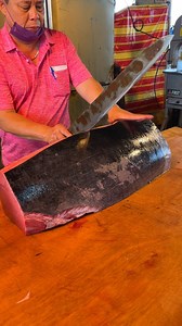 😲 What Is This Huge Meat with Black Skin? Watch It Be Cut Like a Pro! #MysteryMeat #MeatCutting #GiantCatch #FoodMystery #ButcherSkills | Food Adventure