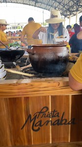 Comida en horno 🫆👩🏼‍🍳Que bonito realzar la tradición manabita | Manabi la tierrita