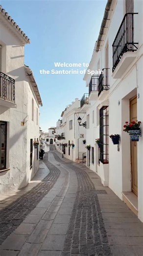 Mijas is often called the white Santorini of Spain, and once you arrive, it’s easy to understand why travelers all over social media fall in love with it. Perched on a hillside above the Costa del Sol, this whitewashed village combines Andalusian charm with breathtaking Mediterranean views, making it one of the most searched destinations for travel and holidays in southern Spain. Walking through Mijas Pueblo feels like stepping into a postcard, with narrow cobbled streets, flower-filled balconie