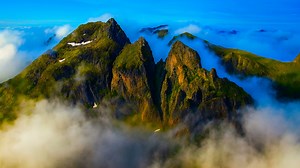 Majestic Mountain Peaks Above the Clouds in 4K