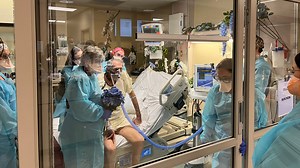 Couple gets married in COVID-19 ICU unit at Las Vegas hospital