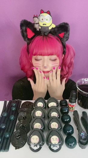 よく、なんでそんな自信持てるの？って言われるんだけど私全然自信のない人間だよ😭根拠の無い自信を持ってる人って羨ましい....って思うけど私はそうじゃないから、そんな自信の無い自分も嫌いだった。でも、気づいたことがあってね、自信がないからこそ手に入れられたものもたくさんあるんじゃないかなって🧐 自信がありすぎて現状に満足してしまったら成長は止まってしまうし、自分を常に疑って成長し続けられたからこそ今の私がいるんじゃないかなって😳😳 自信が無いことは悪いことじゃないんだって思うようになった✨だから今は自信の無い自分を受け止めていて、そんな自分も好き。💓 本当に大切なのは自信があるかないかではなくて、ありのままの自分を受け入れて認めてあげて、好きになってあげることだなって思ってる🥰 あとは根拠のある自信なら後からつけられるハズだから、自信がつくまで努力するだけ😤✨✨✨ めげながらも、凹みながらも、必死に前向いてもがき続けるのが人生だと信じてこれからも頑張る。