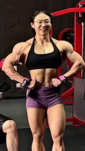 HUGE Asian Muscle Girl Flex - Yao Zeng