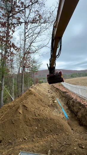 Actual speed, no need to speed up. #rotastar #bucketscreener #excavator #excavatorlife #excavatoroperator #cat310 #tiltrotator #excavatorattachment #rototilt #owneroperator | MC Build