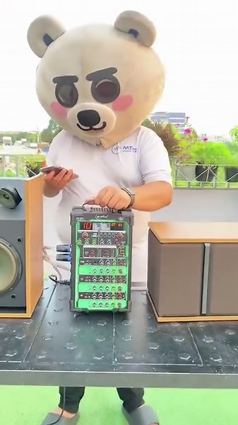 4 comments | Mixer bàn trộn âm thanh chơi cho xe hơi độc lạ MP82PRO tích hợp 4 kênh karaoke âm thanh reverd cực hay anh chị cần tư vấn liên hệ : 0979.592.666 | manhtiengiasi.com | Facebook