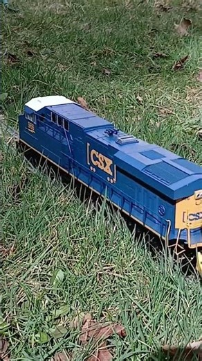 MTH CSX 986 hauls away load of tree debris after the storms