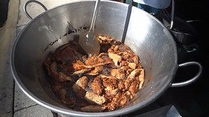 102K views · 2.1K reactions | ¿Cómo se hace el Chicharrón en el Pueblo? https://www.youtube.com/watch?v=cWX9kAtSpQs | La Ruta de la Garnacha | Facebook