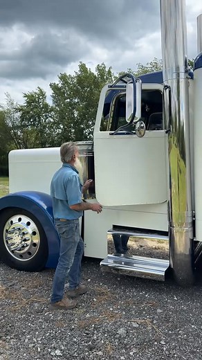 Old man is trucker #trucking #usatrucks #trucker #truckbeauty #truckdesign #trucks #fypシ | USA Trucks