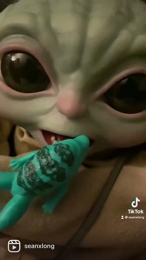 Grogu Really Loves To Eat Frogs! 🐸