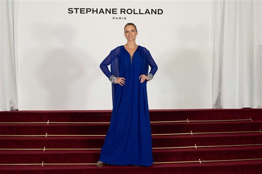 "Je suis capable de partir", l'ex Miss France Sylvie Tellier "choquée", menace de quitter le pays après les législatives