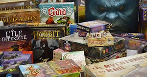 3 Jeux de société parfaits pour jouer à la plage les pieds dans le sable !