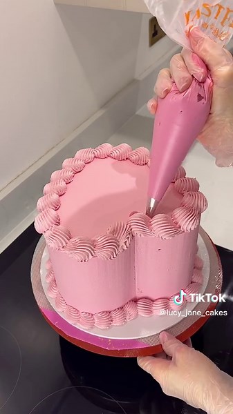 Lucy_Jane_Cakes on TikTok