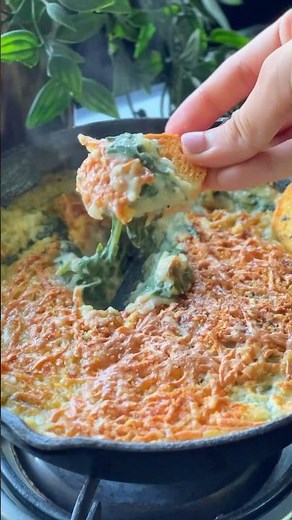Crispy and creamy cheese and spinach dip!