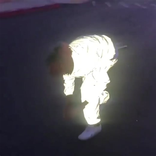 Reflective Tracksuit 🤩 #fyp #foryourpage #trend #newtrend #reflective #tiktok #viral #reflectivepants #fashion #style #drip #hype #hypebeast #swag