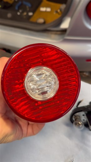 Today we’re converting US tail lights to European style! 🇺🇸➡️🇪🇺 Unfortunately, amber bulbs for these sockets aren’t available — so we got creative and painted them ourselves 😎💡 It worked perfectly! What do you think — smart solution or not? Drop your thoughts in the comments 👇 Don’t forget to like 👍 and follow for more car projects 🚗🔥 | JP Motors