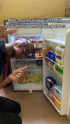 Mini fridge restock🤏🏼😗 #tiktokbw🇧🇼tiktoksa🇿🇦 #unidiaries💕 #groceryhaul #fridgerestock