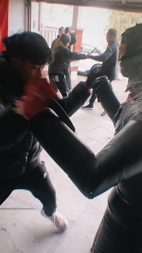 That knife can bite, slip, snag, drag, catch, snap, bend, and twist…it’s important for students to be safely introduced to these potential eventualities, don’t you think? #SnakeAndDagger #Knife #KnifeDefense #KnifeFighting #Art #MartialArts #SelfDefense #FilipinoMartialArts | GN