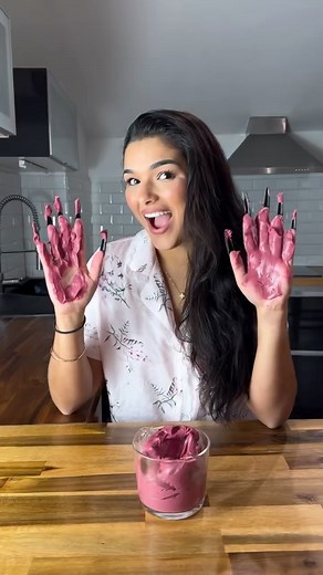 EVA CATALANA💅🏽 | Soin capillaire maison à l’hibiscus et à la maizena Envie de nourrir et hydrater vos cheveux naturellement ? Voici la recette facile d’un... | Instagram