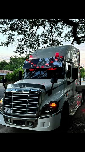 Camiones con luces LED creativas y llamativas