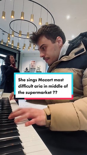 Amazing Opera Singer Performs Queen of the Night Aria on Public Piano