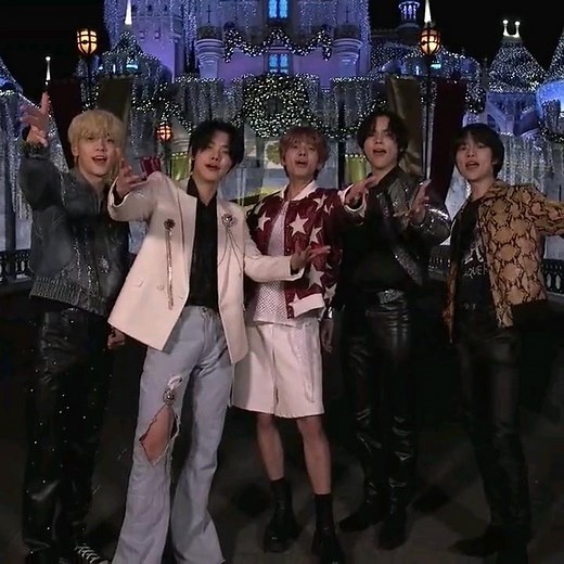 txt will perform on new year's rockin eve with ryan seacrest in disneyland #RockinEve#투모로우바이투게더#TXT