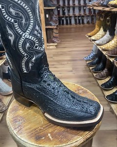 Snapping Turtle Skin Boots in color Black. Comment your size if price quote is needed! You can always stop by our location! We also offer shipping nationwide! ☎️ 713-514-9939. 👢La Hacienda Boot Co.👢 2429 Telephone Rd Houston, Texas 77023 ☎️ 713-514-9939/📱346-510-8311 #lahaciendabootco #custommade #handmade #boot #botas | La Hacienda Boot Co.