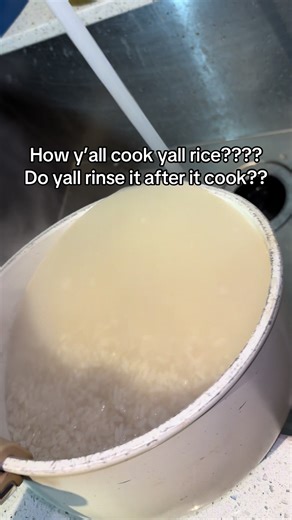 I RINSE IT AFTER 😭 This how my mom Taught me to cook it before she passed away 😋 #viral #parboiled rice #whiterice #howtocookrice