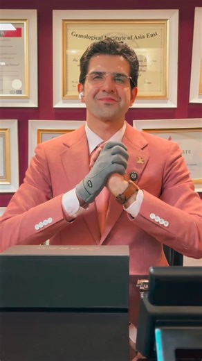 ‎جواهری حقانی|قصرطلای‌دلرباسابق|‎ on Instagram‎: "⁨ برای مشاهده قیمت لحظه‌ای و خرید محصولات شرکت ارسس با قیمت بسیار استثنایی کلمه “شمش” رو کامنت کنید. #حقانی_گلد #جواهری_حقانی #شمش_نقره #شمش_آرسس #خرید_اینترنتی_طلا⁩"‎