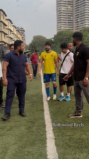 Tiger Shroff Reached at juhu #tigershroff #spotted #shorts #viralvideos #tranding #newpost #post | Comedy Society