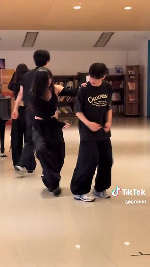 Fancam of Famous School Performance