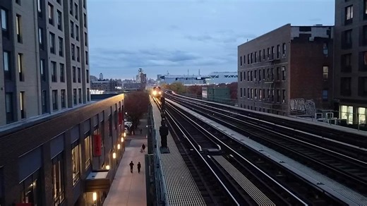 R142 4 train arrives at 167th St