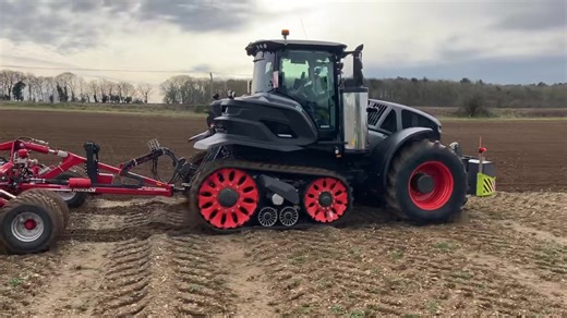 8.4K views · 284 reactions | CLAAS AXION CMATIC Performance, efficiency, comfort Automated data collection by field Wireless task sharing Intelligent & self-teaching optimisation Make the most of your team by running CLAAS AXION CVT Tractors with CEMOS & CEMIS | CLAAS Eastern | Facebook