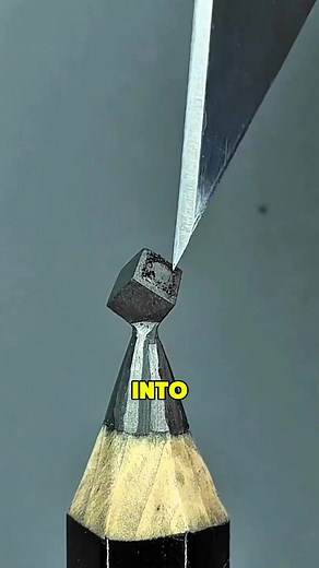 This carving artist has taken stone sculpture to the extreme. With his incredible skill, even an ordinary rock can instantly become a beautiful piece of art. Stones of different colors rise in value tenfold or more once they pass through his hands. Even a fragile pencil, which can easily break, is transformed into a perfect cube with a tiny ball inside that can freely move. Amazed viewers gave him 30 likes. Then he began carving a pink pencil, which soon revealed a pair of interlocked heart-shap