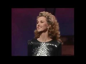 Caryl Parry Jones - Dwi Isho Dawnsio (I Wanna Dance With Somebody)