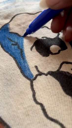 Custom Hand Drawing Bleach Denim Jeans #customclothes #customclothing #workofart #textileart #fashionart #streetstyle #customjeans #handdrawn #wearableart | Handcukk