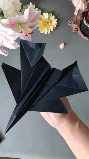 184K views · 1.1K reactions | Teach you a super cool, long-flying combat paper airplane ~ Black Hawk #paperplane #viral #papercrafts #paper #papercraft | People Crafts | Facebook