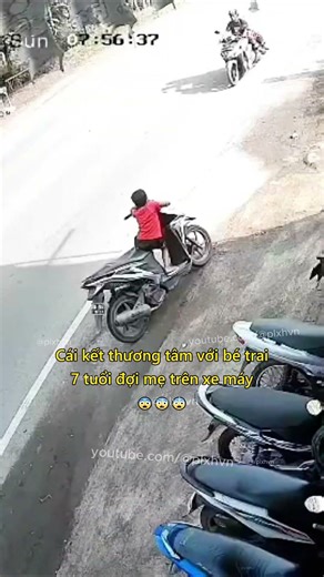 A heartbreaking ending for a 7-year-old boy waiting for his mother on a motorbike 😨 #traffic #tra...