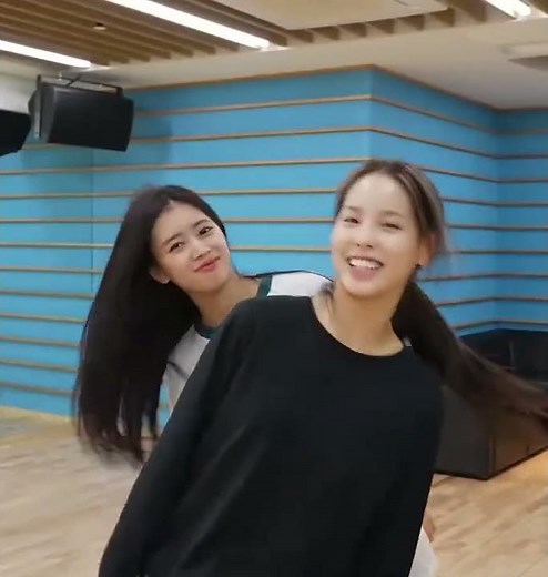 愉快なリマコ🧡❤ #MAKO #RIMA #NiziU